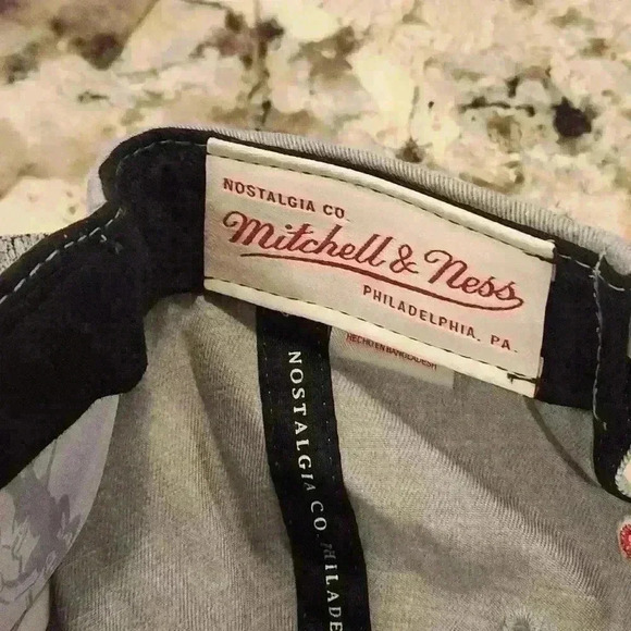 Mitchell & Ness Chicago Bulls Grey Adjustable One-Size Snap-Back NBA Cap Hat - Picture 8 of 10